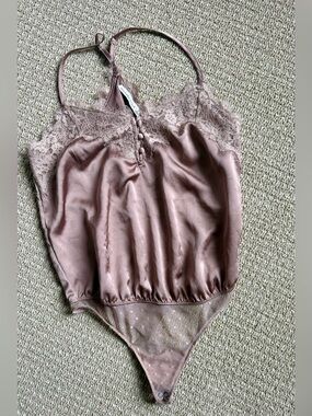 Gorgeous Abercrombie & Fitch Dusty Rose Satin Lace Cami